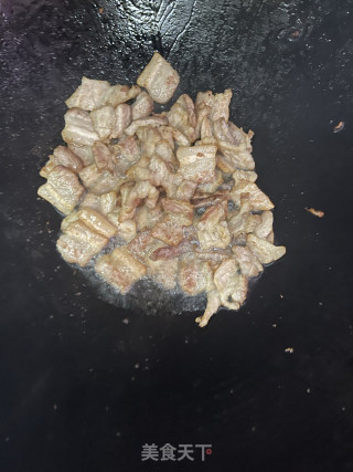 胡萝卜炒五花肉步骤4