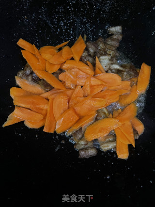 胡萝卜炒五花肉步骤6
