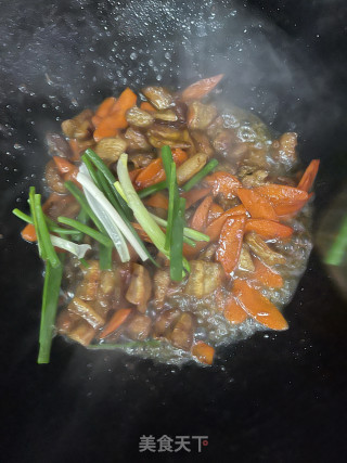 胡萝卜炒五花肉步骤9
