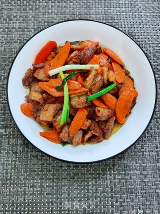 胡萝卜炒五花肉步骤10