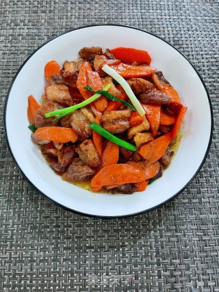 胡萝卜炒五花肉步骤13
