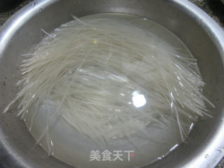 干贝烧蛋饺大白菜煮铁棍山药粉条步骤3