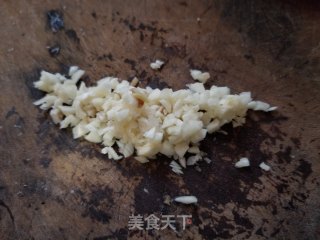 腊肉炒豆苗步骤5
