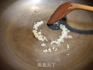 腊肉炒豆苗步骤6