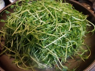 腊肉炒豆苗步骤8