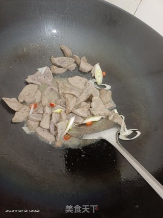 香辣炒猪肝步骤5