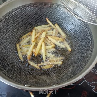 干锅肥肠虾步骤8