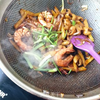 干锅肥肠虾步骤18