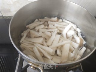 杏鲍菇炒虾仁步骤4