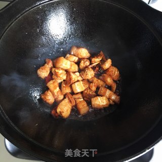 五花肉烧素鸡步骤4