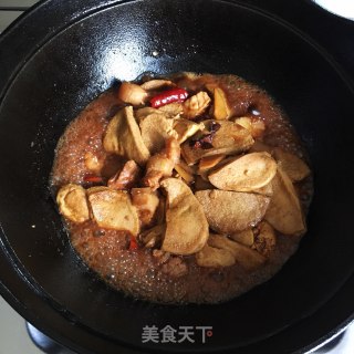 五花肉烧素鸡步骤7
