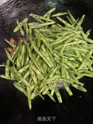 四季豆炒肉末步骤6