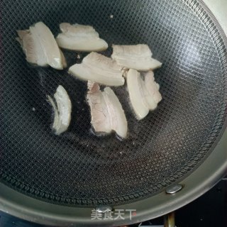 “快手小炒”回锅肉炒芹菜步骤5