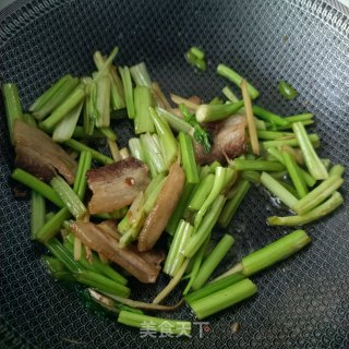 “快手小炒”回锅肉炒芹菜步骤10