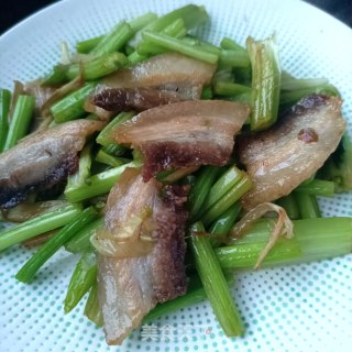 “快手小炒”回锅肉炒芹菜步骤11