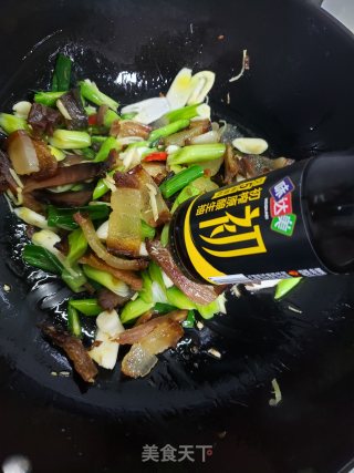 藤椒蒜苗炒腊肉步骤7