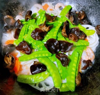 #快手小炒#荷兰豆藕片木耳胡萝卜炒虾仁步骤8