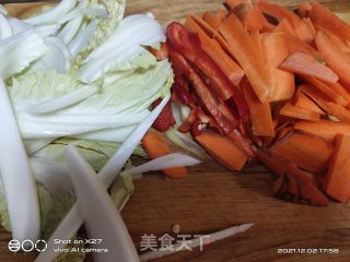 胡萝卜白菜梗炒鸡步骤1