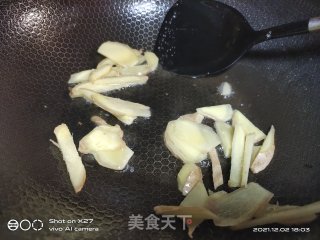 胡萝卜白菜梗炒鸡步骤4