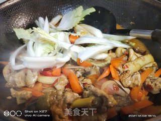 胡萝卜白菜梗炒鸡步骤7