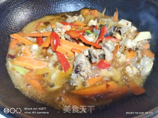 胡萝卜白菜梗炒鸡步骤6