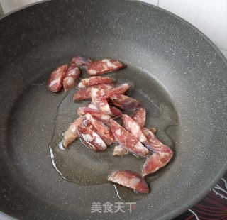 “快手小炒”腊肠炒苔菜步骤4