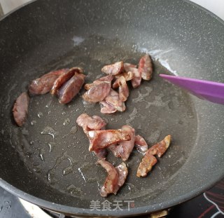 “快手小炒”腊肠炒苔菜步骤5
