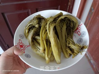 酸菜肥肠步骤1
