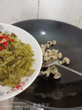 酸菜肥肠步骤5