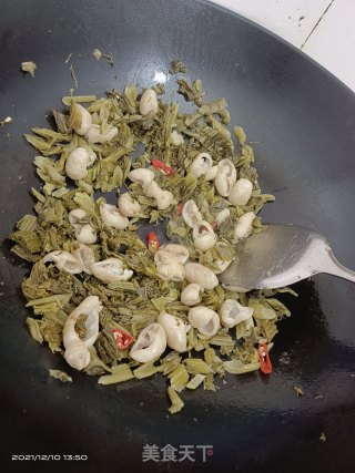 酸菜肥肠步骤6