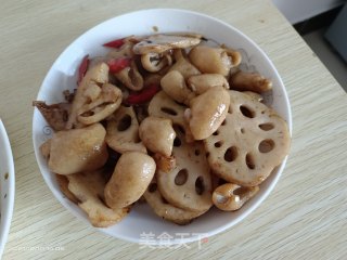 肥肠炒莲藕步骤5