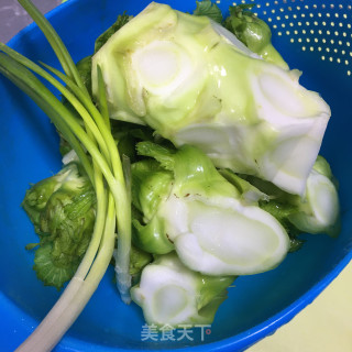 油渣炒儿菜步骤1