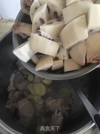 新垦莲藕焖龙骨步骤6