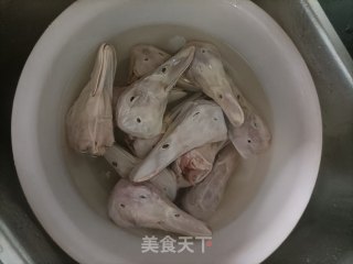 卤鸭头步骤1