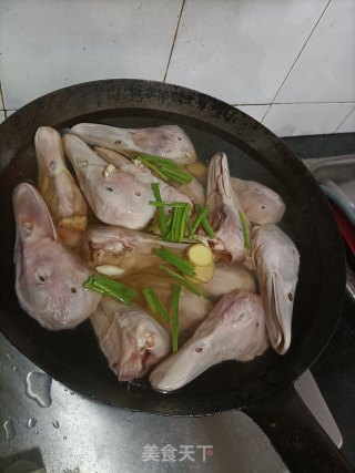 卤鸭头步骤5