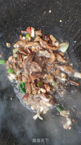 蒜苔豆片炒肉丝步骤5