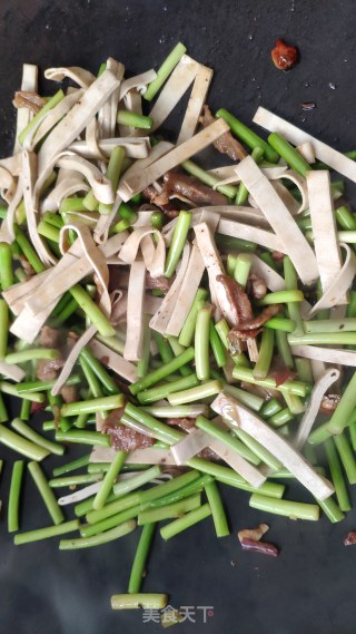 蒜苔豆片炒肉丝步骤6