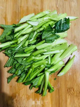 广东名菜-生炒菜心步骤1