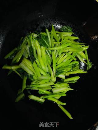 广东名菜-生炒菜心步骤3