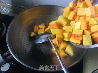 家常熬南瓜步骤2