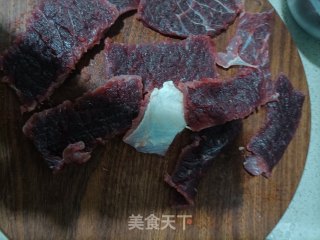 洋葱炒牛排步骤1