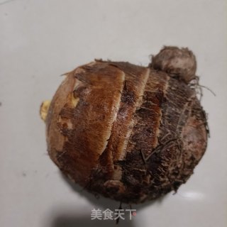 剁椒腊肠蒸芋头步骤1