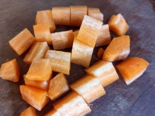 虾仁烧毛豆步骤2