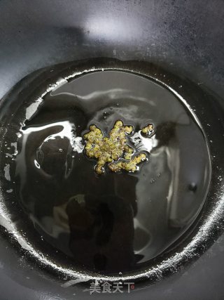香辣过瘾椒香泡藕尖炒腊肠步骤5
