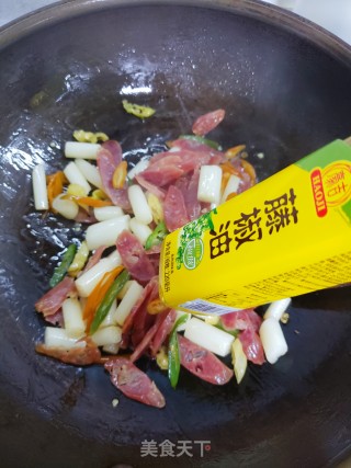 香辣过瘾椒香泡藕尖炒腊肠步骤8