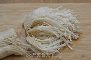 金针菇豆皮卷步骤3