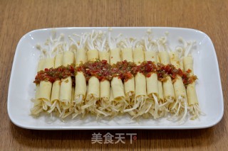 金针菇豆皮卷步骤6