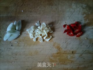 蒜苔白玉菇炒鸡蛋步骤2