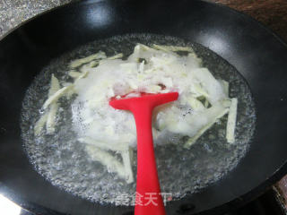 蒜薹鲍鱼炒冬笋步骤6 蒜薹鲍鱼炒冬笋步骤6