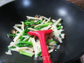 蒜薹鲍鱼炒冬笋步骤10 蒜薹鲍鱼炒冬笋步骤10